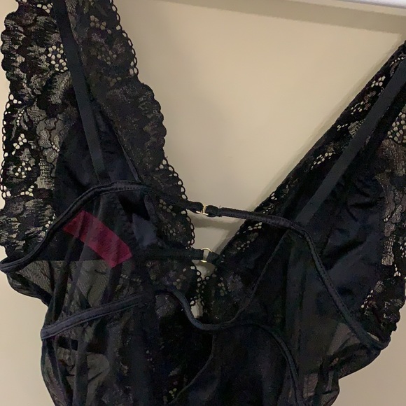 La senza lace and mesh bodysuit - Picture 7 of 9